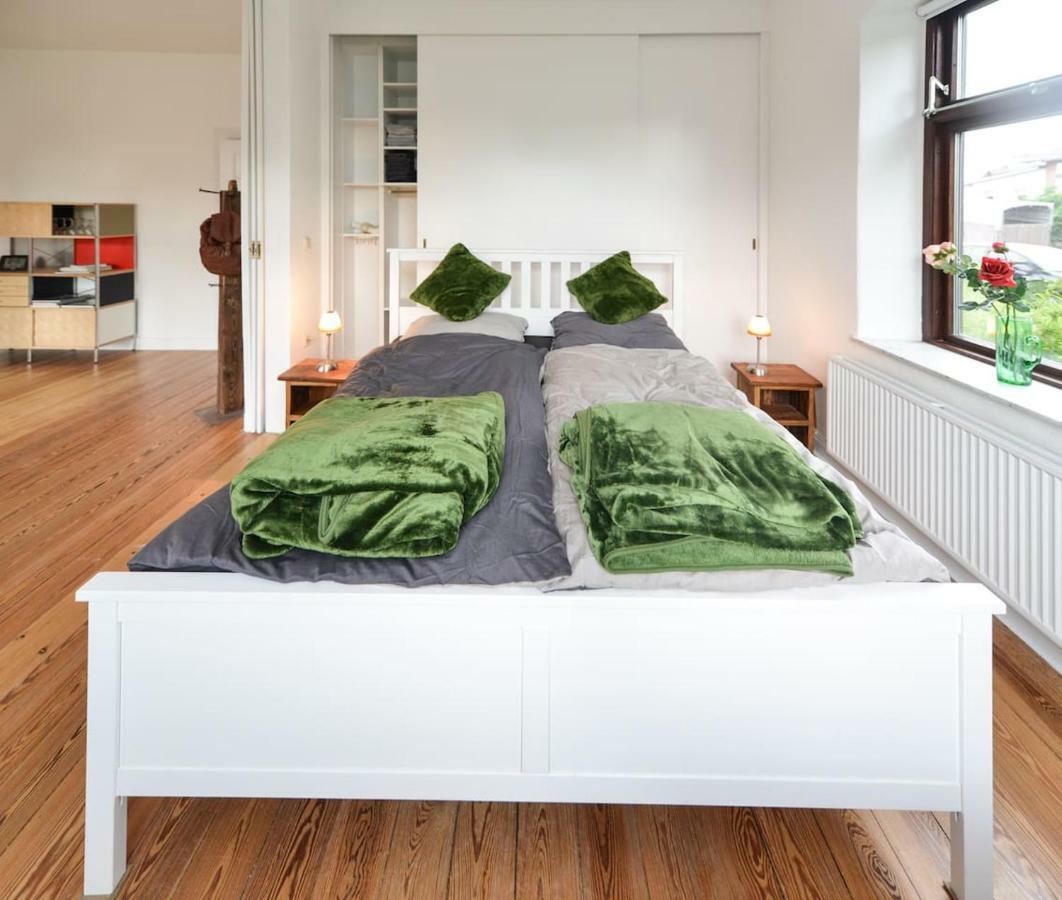 Kanalvilla - Urlaub Am Nord-Ostseekanal - Zwei Ferienwohnungen Im Angebot- Eine Im Dachgeschoss Und Eine Wohnung Mit Garten Sehestedt  Exterior photo