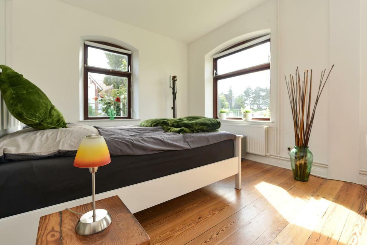 Kanalvilla - Urlaub Am Nord-Ostseekanal - Zwei Ferienwohnungen Im Angebot- Eine Im Dachgeschoss Und Eine Wohnung Mit Garten Sehestedt  Exterior photo