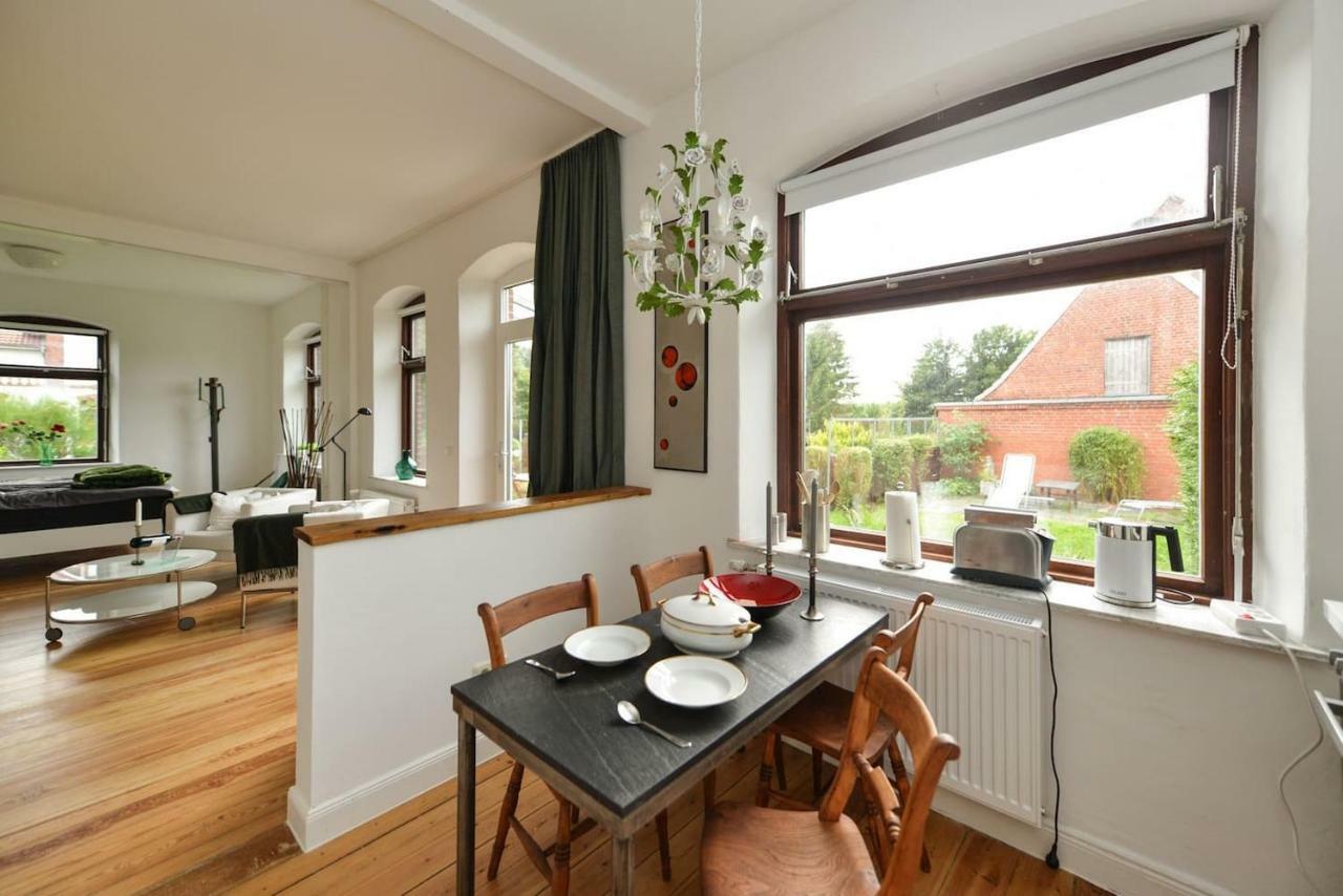 Kanalvilla - Urlaub Am Nord-Ostseekanal - Zwei Ferienwohnungen Im Angebot- Eine Im Dachgeschoss Und Eine Wohnung Mit Garten Sehestedt  Exterior photo