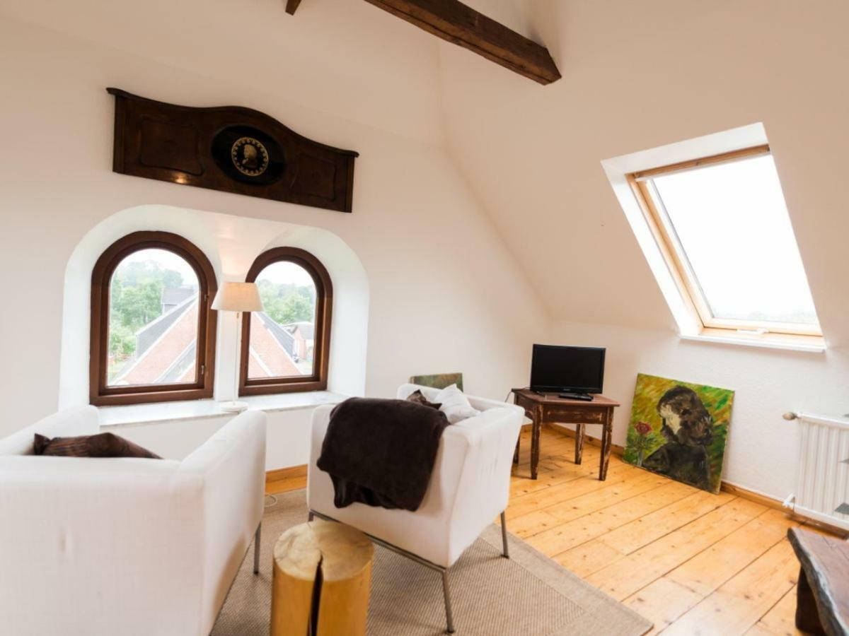 Kanalvilla - Urlaub Am Nord-Ostseekanal - Zwei Ferienwohnungen Im Angebot- Eine Im Dachgeschoss Und Eine Wohnung Mit Garten Sehestedt  Exterior photo