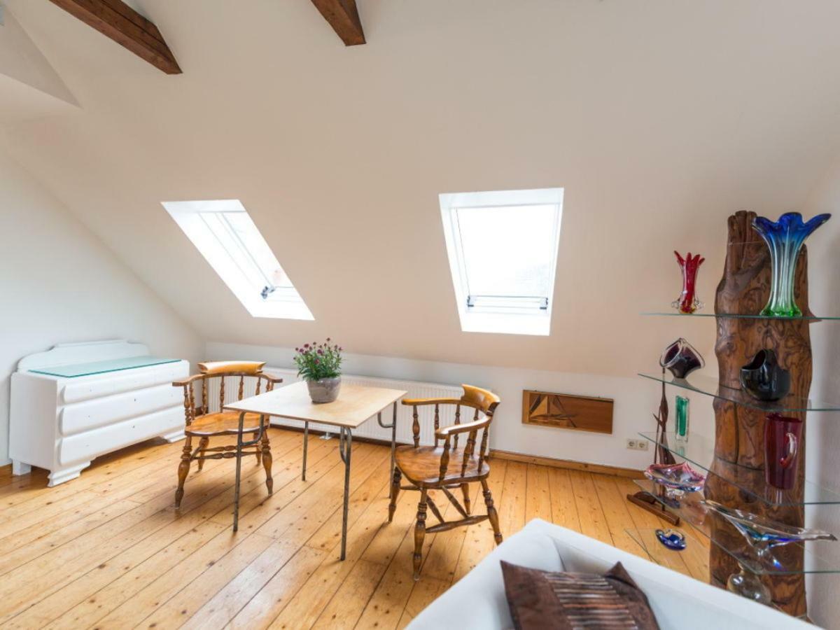 Kanalvilla - Urlaub Am Nord-Ostseekanal - Zwei Ferienwohnungen Im Angebot- Eine Im Dachgeschoss Und Eine Wohnung Mit Garten Sehestedt  Exterior photo