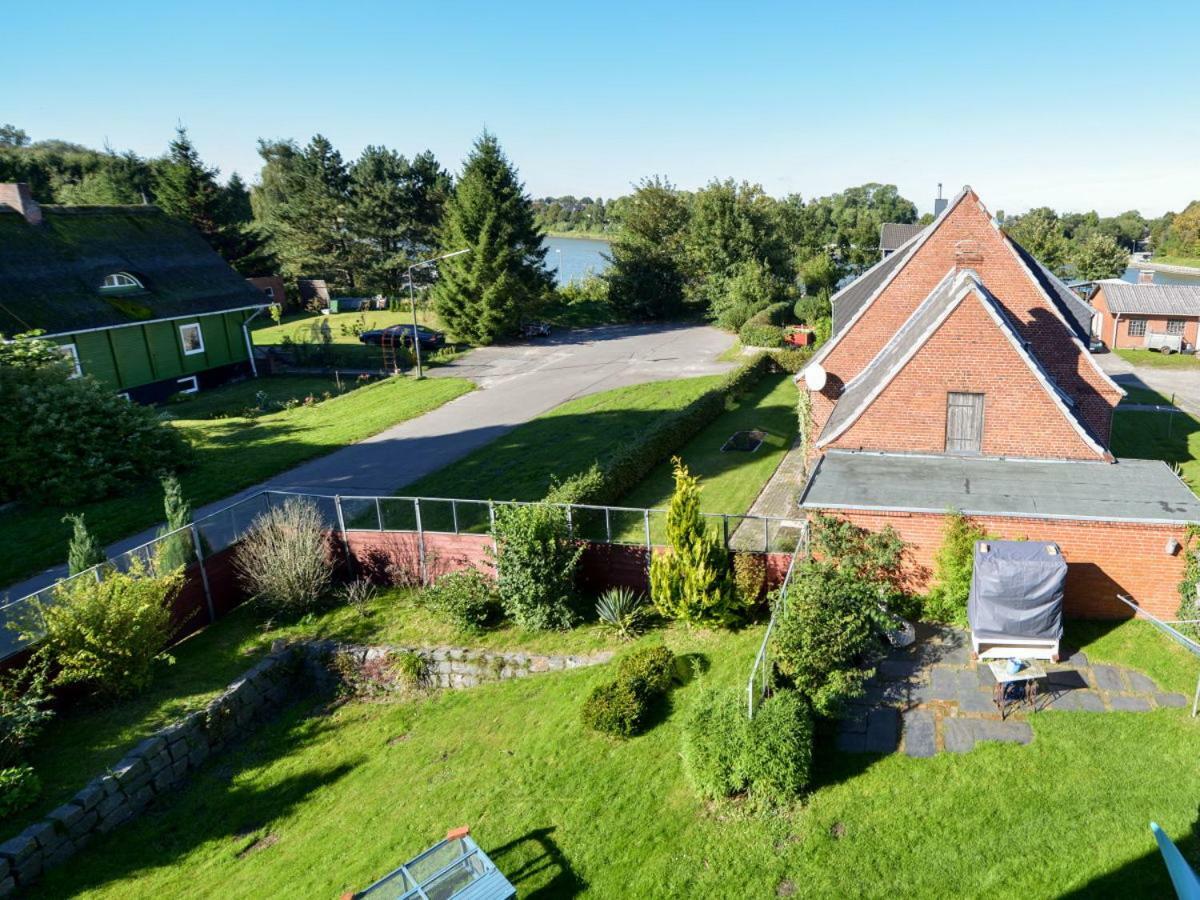 Kanalvilla - Urlaub Am Nord-Ostseekanal - Zwei Ferienwohnungen Im Angebot- Eine Im Dachgeschoss Und Eine Wohnung Mit Garten Sehestedt  Exterior photo