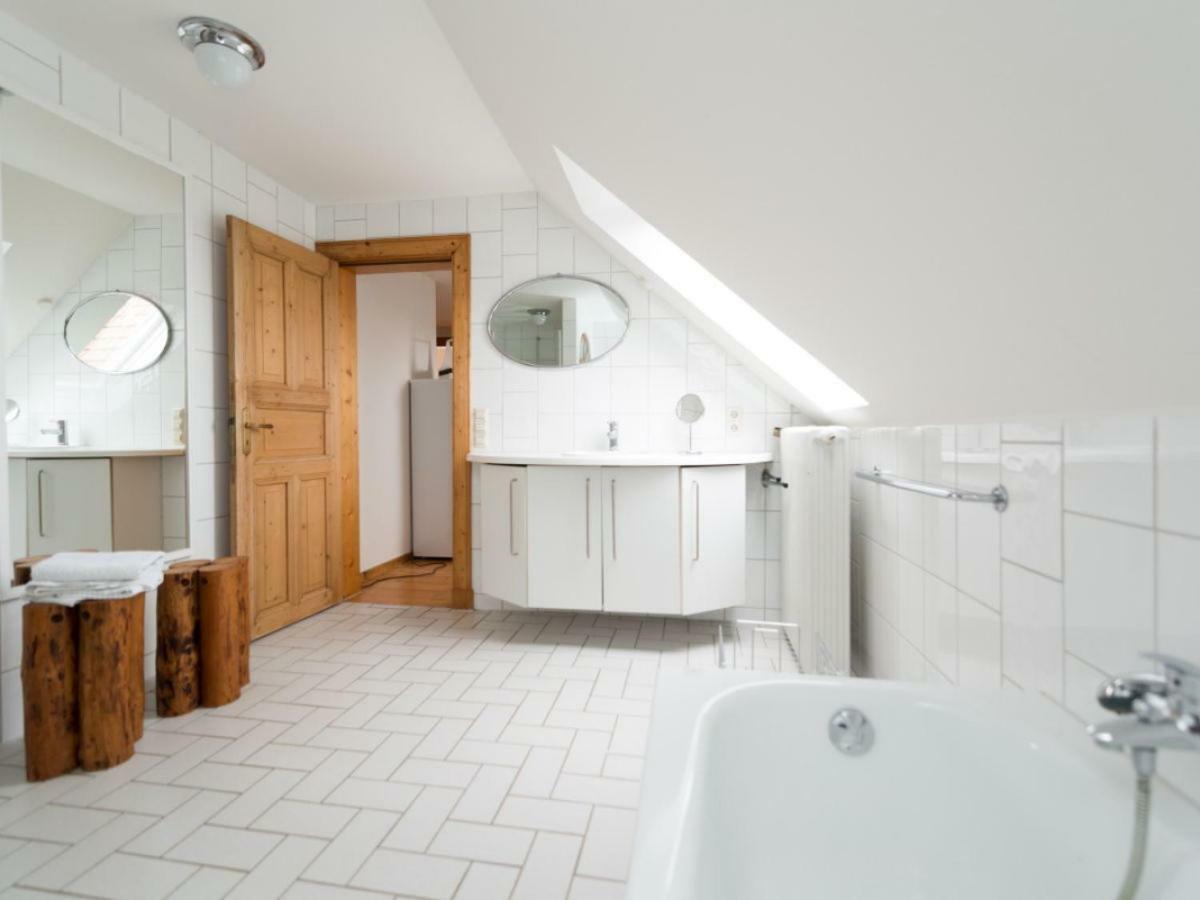 Kanalvilla - Urlaub Am Nord-Ostseekanal - Zwei Ferienwohnungen Im Angebot- Eine Im Dachgeschoss Und Eine Wohnung Mit Garten Sehestedt  Exterior photo
