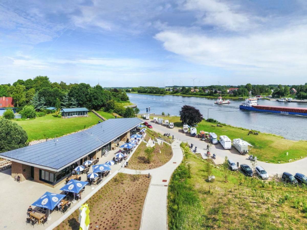 Kanalvilla - Urlaub Am Nord-Ostseekanal - Zwei Ferienwohnungen Im Angebot- Eine Im Dachgeschoss Und Eine Wohnung Mit Garten Sehestedt  Exterior photo
